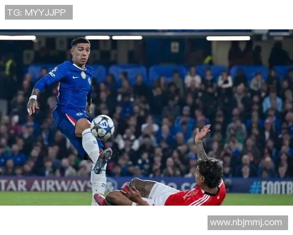 零封场次传奇：切尔西200405赛季穆里尼奥的防守体系，揭秘团队防守的艺术